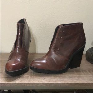 Mahogany pointed toe platform ankle boot